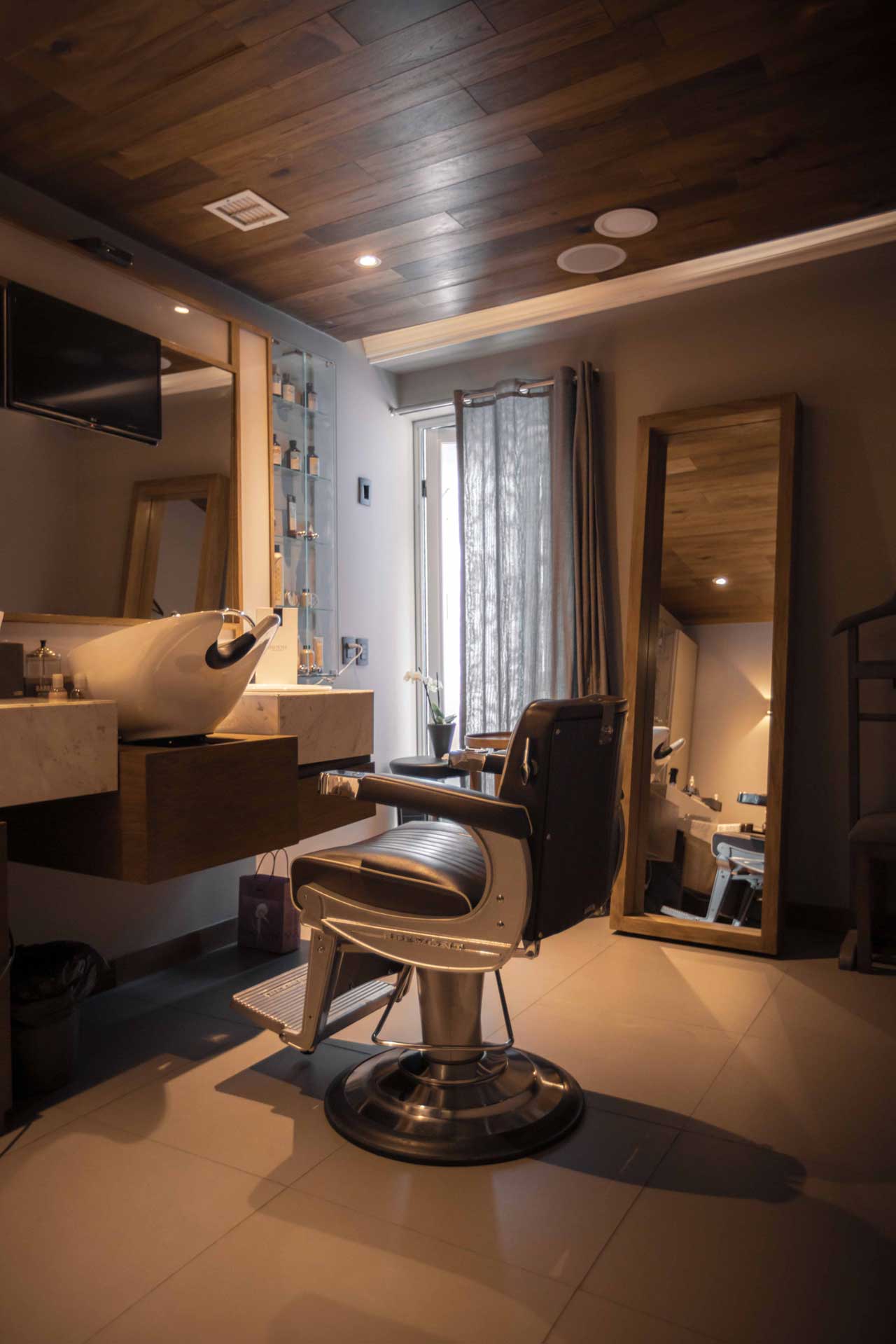 Cabina privada de barbería Homme Luxury Barbers