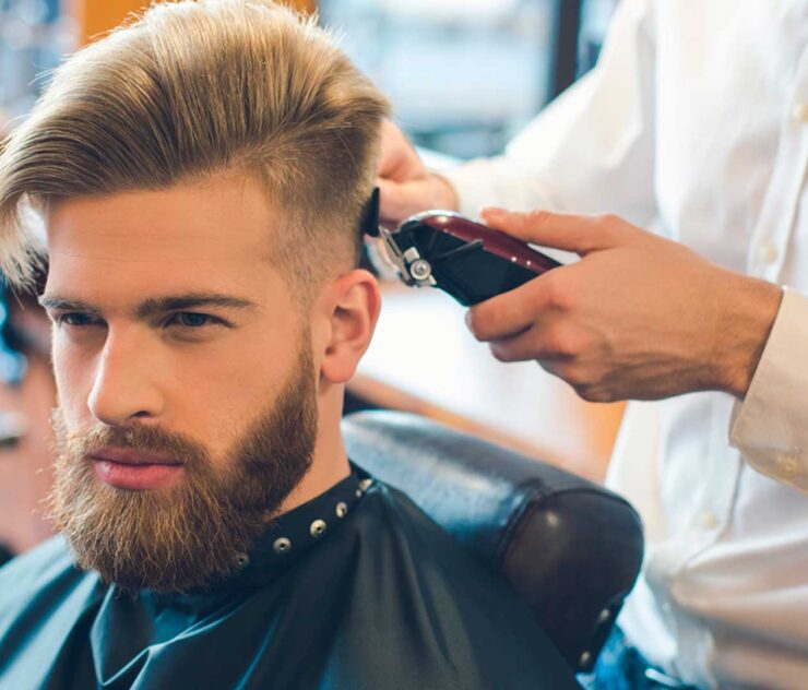Barbero cortando el cabello - Homme Luxury Barbers