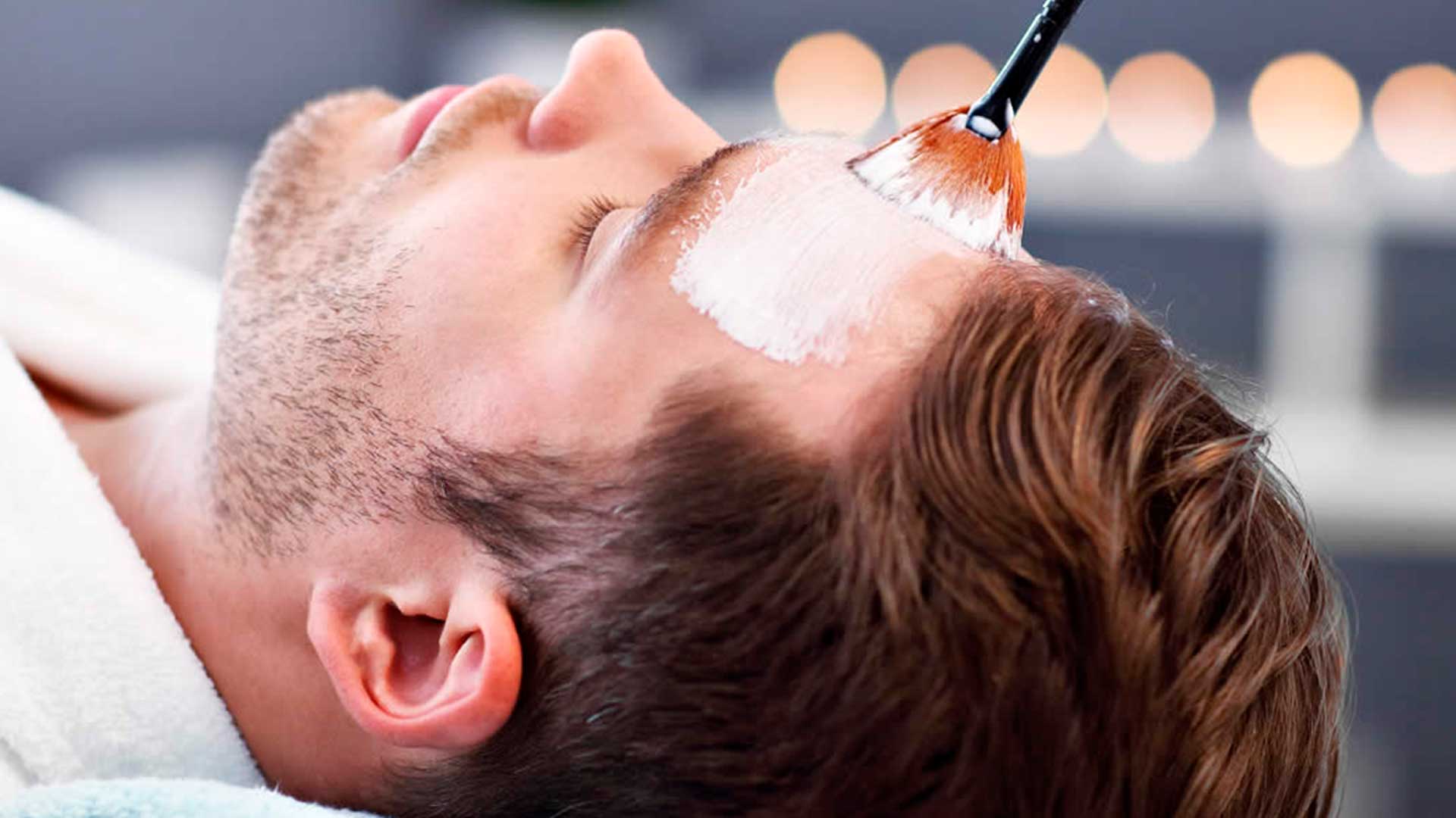 Cómo hacer una limpieza facial para hombres - 5 pasos